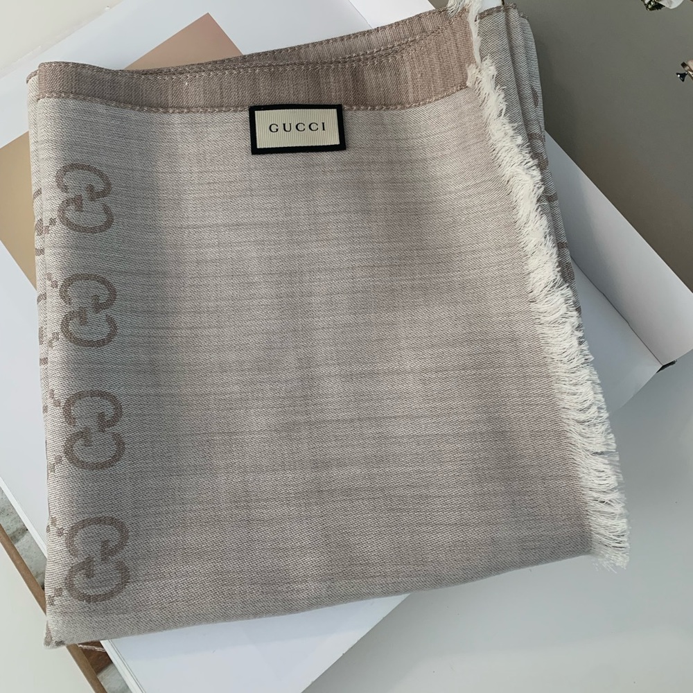 🔥🔥🔥 Gucci GG Wool/Silk Reversible Scarf Beige NEW AUTHENTIC 🔥🔥🔥 - Picture 4 of 11